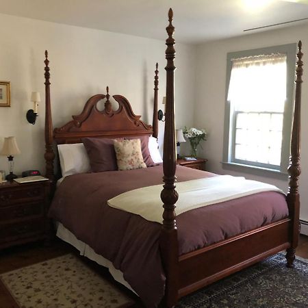 Riverwind Inn Bed And Breakfast Deep River Eksteriør billede